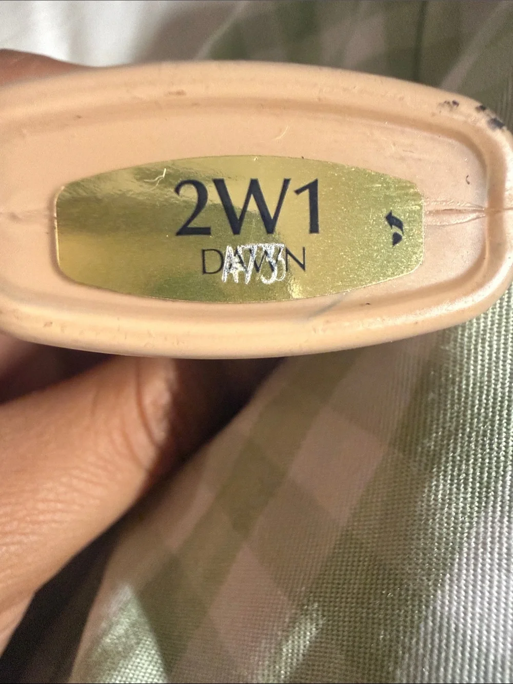 Estee Lauder Double Wear Sheer Foundation - Warm Tan with Gold Cap shade 2w1